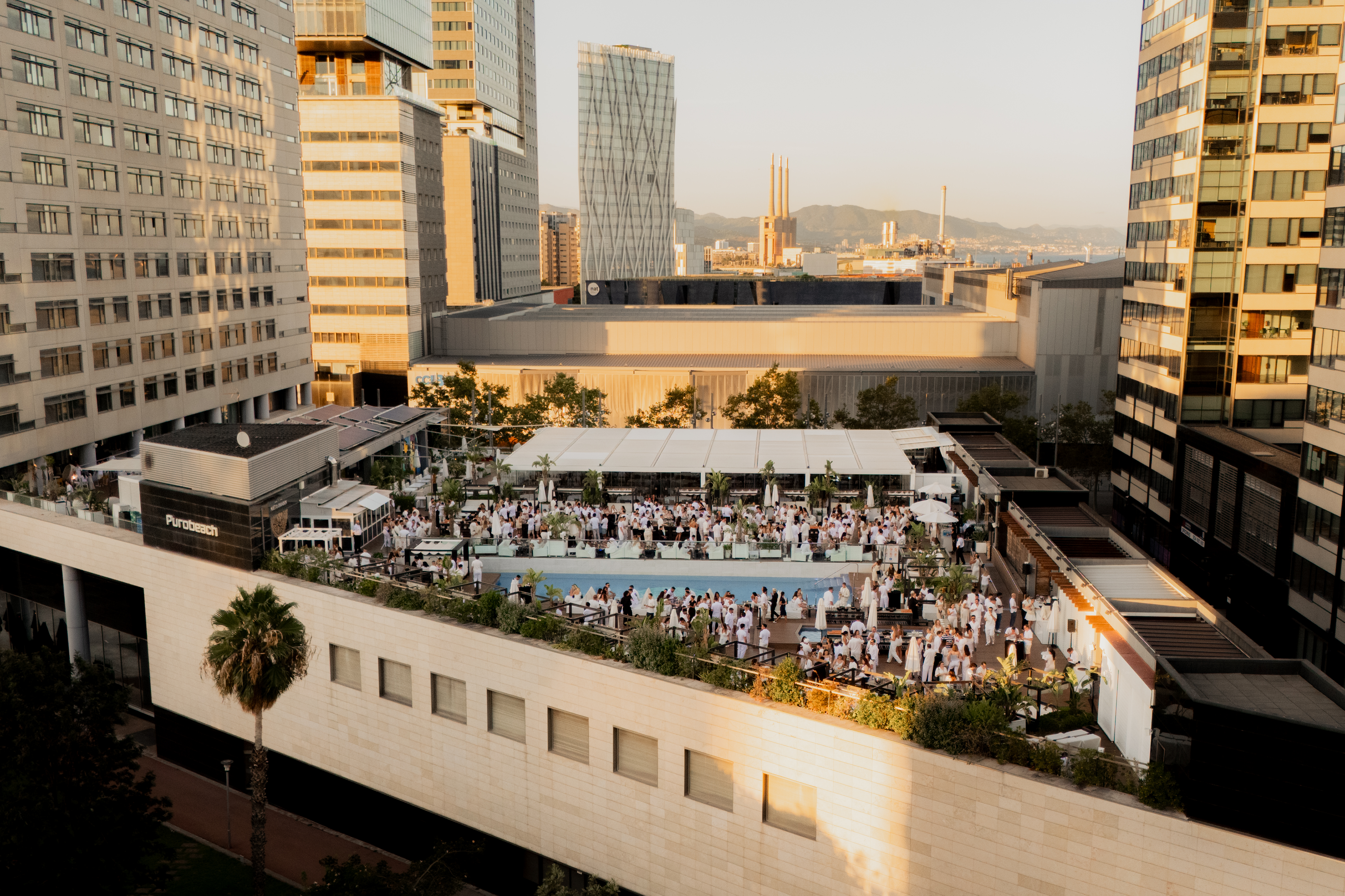 Luftaufnahme der HSO White Party in Barcelona